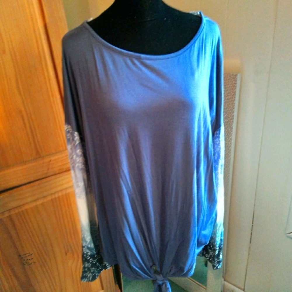Blue tunic with ombre long sleeves